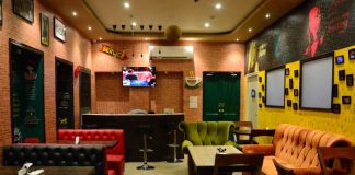 F.R.I.E.N.D.S’ Central Perk-Themed Cafe In Kolkata Central Perk