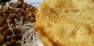 10 Places To Enjoy Best Chole Bhature In Delhi Chache di Hatti