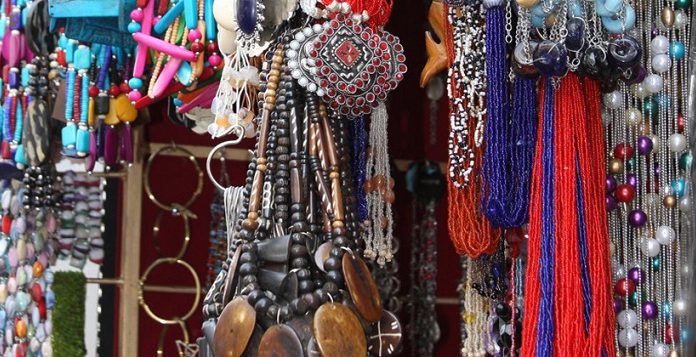 Top 10 Fashion Hubs In Bengaluru To Satisfy Your Shoppers’ Craving Chickpet market