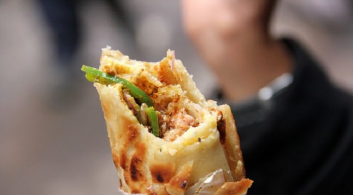 Roll Fever in Kolkata – Explore the Top 4 Hot Kathi Rolls