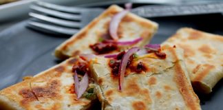 Bookmark These 5 Places for Scrumptious Mughlai Parathas in Kolkata Mughlai Paratha