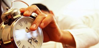 5 Signs you are Totally in Love with Your Bed You like your wake up alarm the least