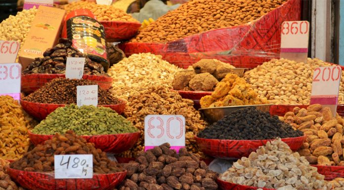 Buy Best Spices In Delhi & Other Goodies At Khari Baoli Spice Market