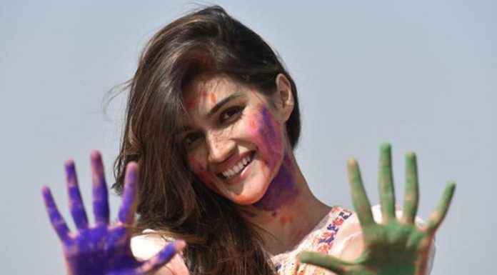 7 Safe Ways To A Blissful Holi Use Natural And Herbal Colours