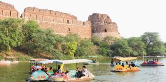 Go For Boating Near Purana Qila In New Delhi To Give Yourself A Break! Boating at purana quila