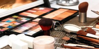 Five Tricks For Makeup Can Make You Look Perfect At Workplace makeup for workplace