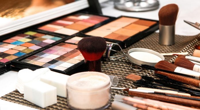 Five Tricks For Makeup Can Make You Look Perfect At Workplace makeup for workplace