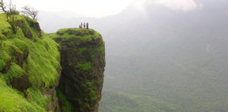 Enjoy The Monsoon Season At These 5 Scenic Beauties Of Maharashtra Cover Image